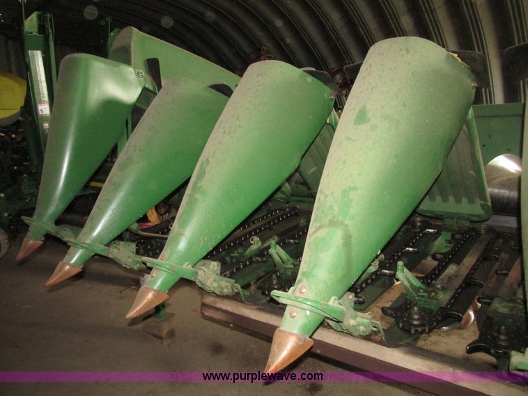 image for item G9984 2004 John Deere 1291 corn head