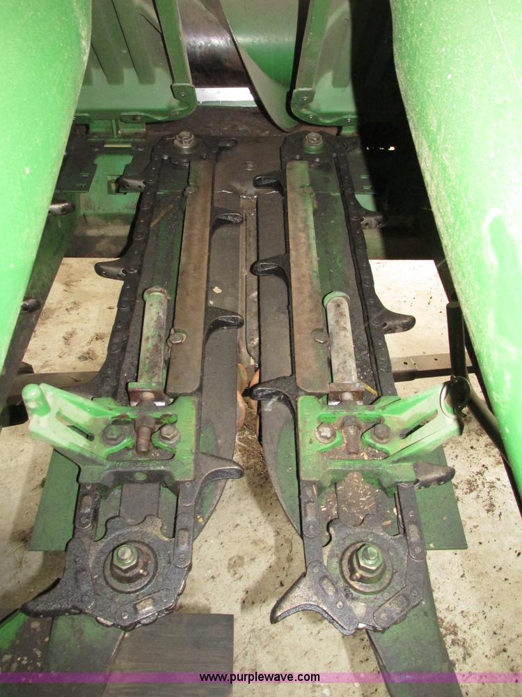 image for item G9984 2004 John Deere 1291 corn head