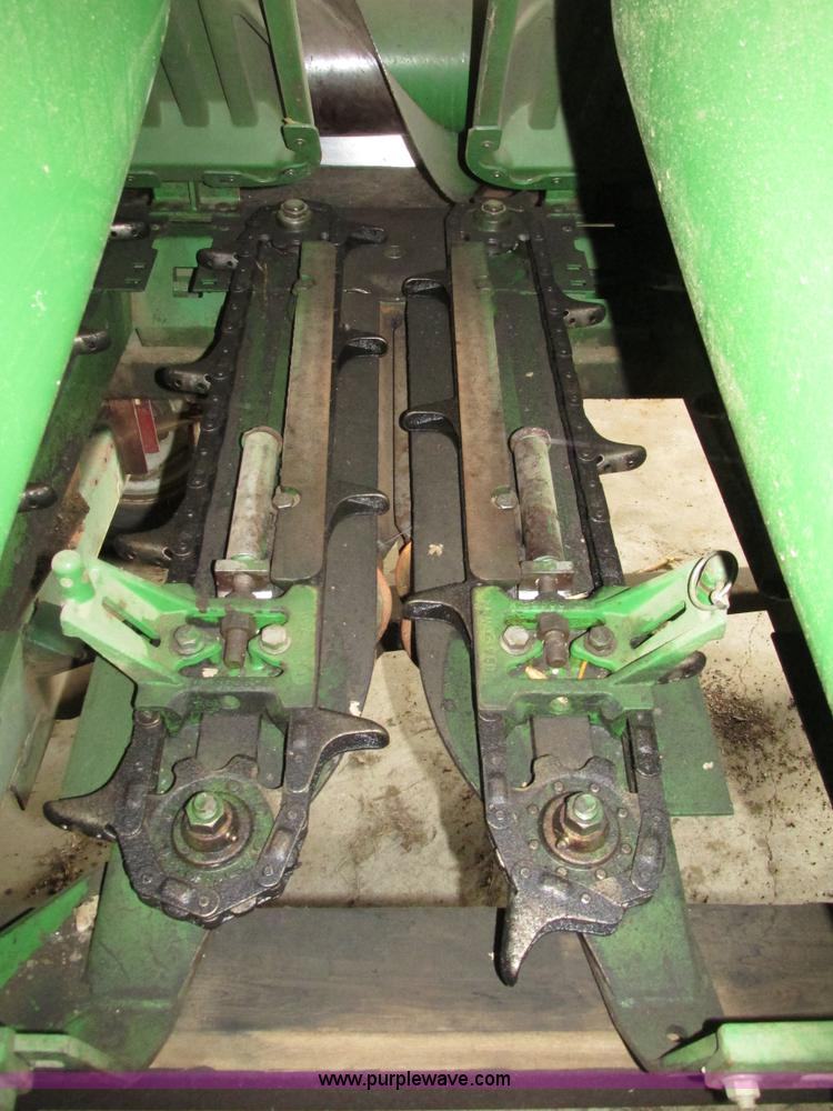 image for item G9984 2004 John Deere 1291 corn head