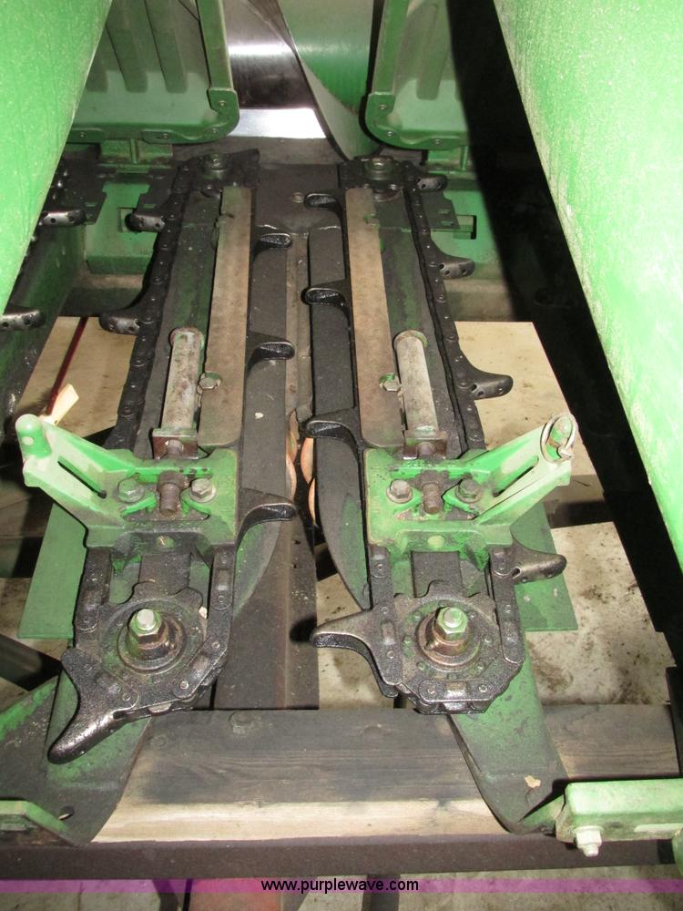 image for item G9984 2004 John Deere 1291 corn head