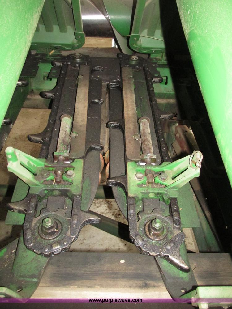 image for item G9984 2004 John Deere 1291 corn head