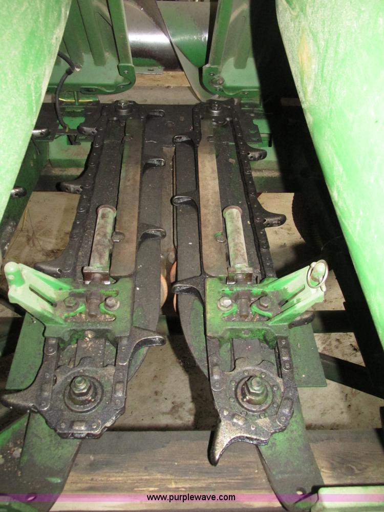 image for item G9984 2004 John Deere 1291 corn head