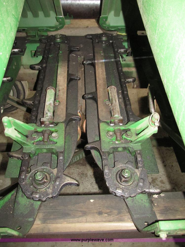 image for item G9984 2004 John Deere 1291 corn head