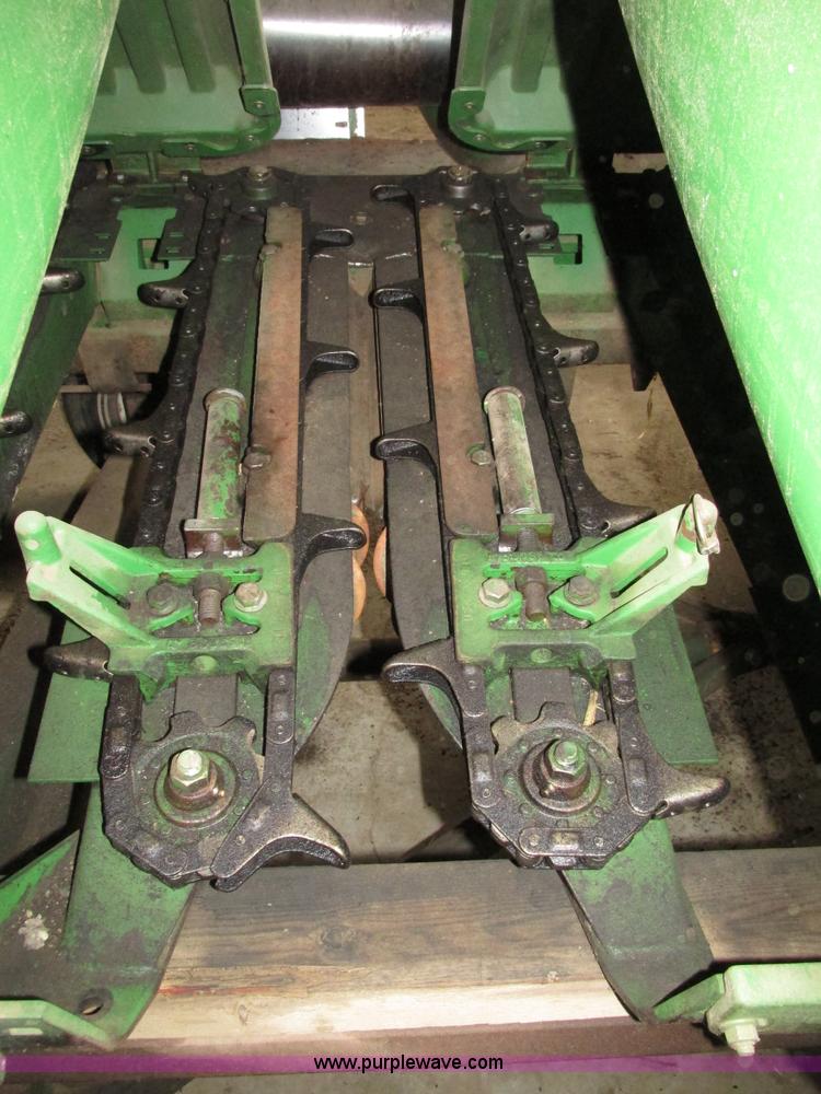 image for item G9984 2004 John Deere 1291 corn head