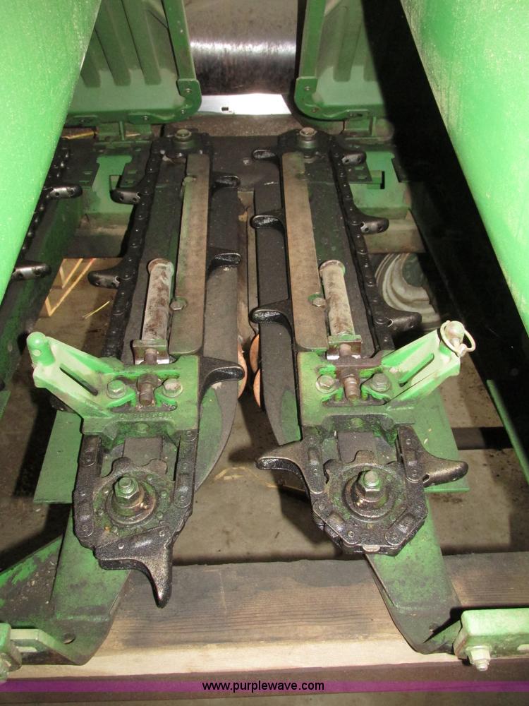 image for item G9984 2004 John Deere 1291 corn head