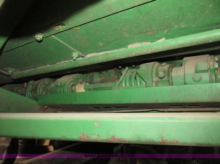 image for item G9984 2004 John Deere 1291 corn head
