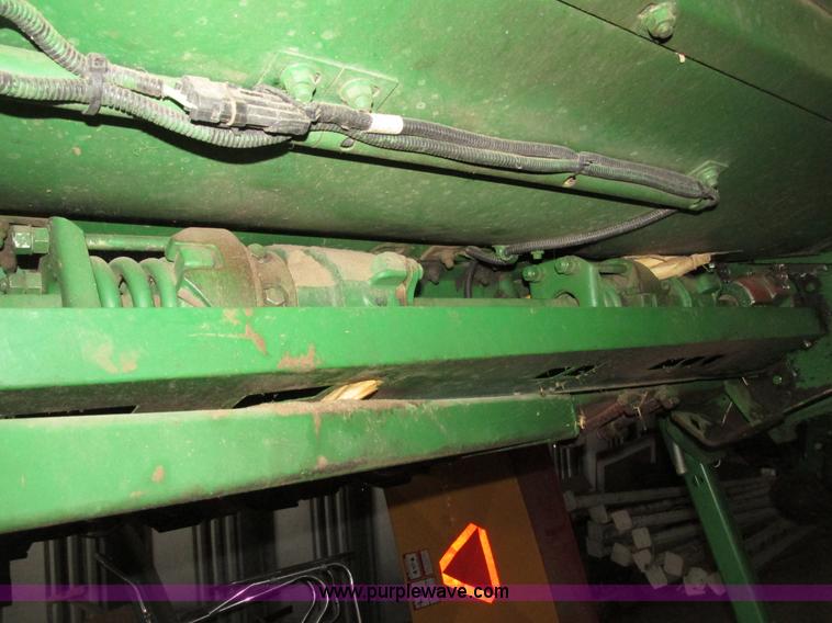 image for item G9984 2004 John Deere 1291 corn head