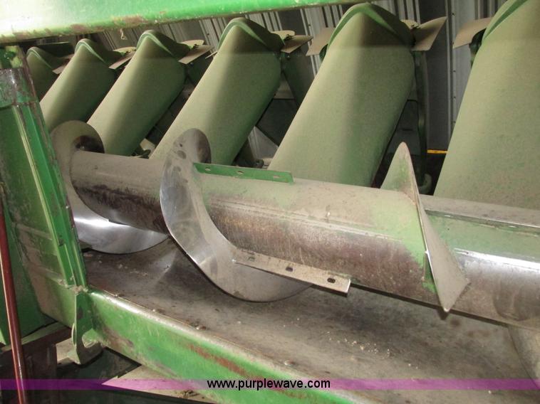 image for item G9984 2004 John Deere 1291 corn head