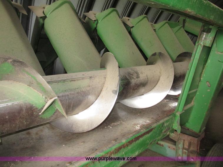 image for item G9984 2004 John Deere 1291 corn head