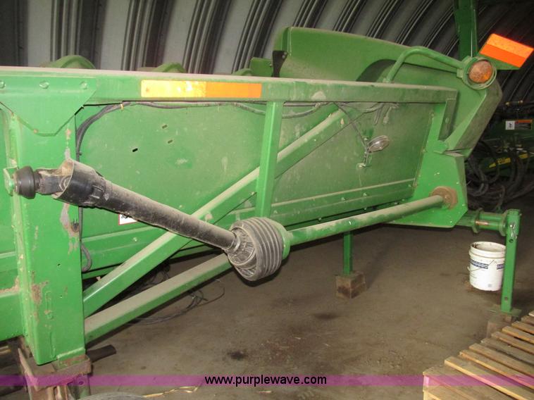 image for item G9984 2004 John Deere 1291 corn head