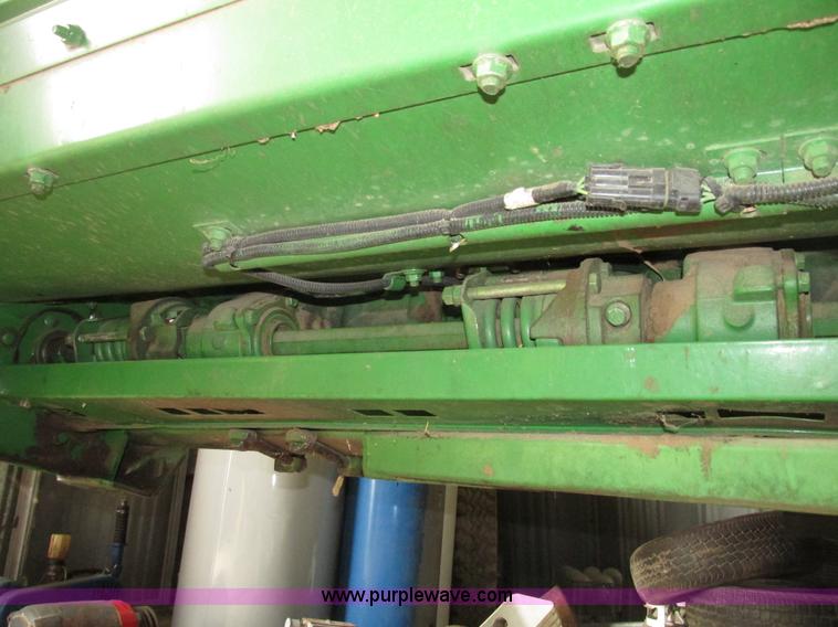 image for item G9984 2004 John Deere 1291 corn head