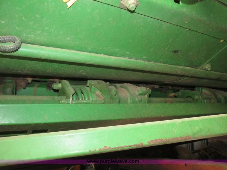 image for item G9984 2004 John Deere 1291 corn head