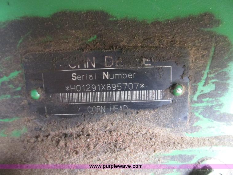 image for item G9984 2004 John Deere 1291 corn head