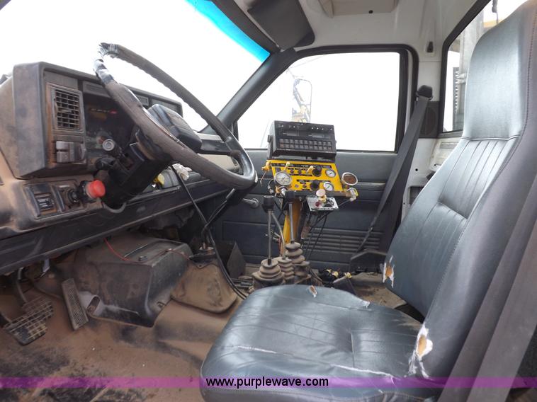 image for item H9137 1998 GMC C8500 applicator truck with Stahly sprayer