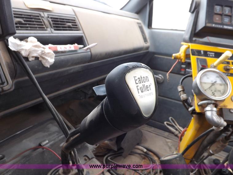 image for item H9137 1998 GMC C8500 applicator truck with Stahly sprayer