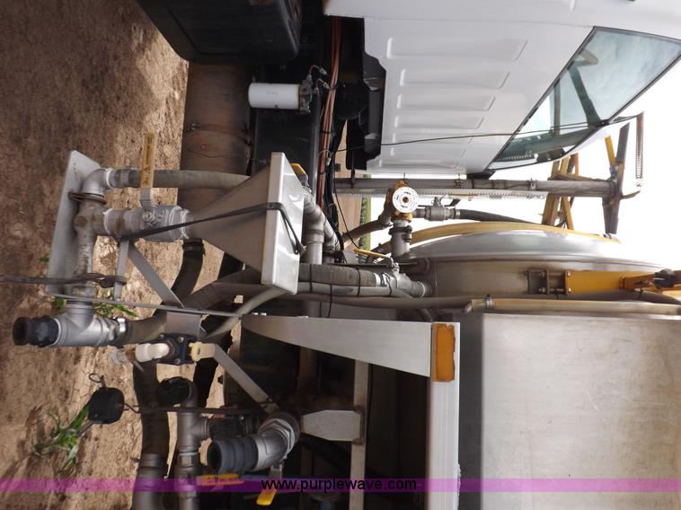 image for item H9137 1998 GMC C8500 applicator truck with Stahly sprayer