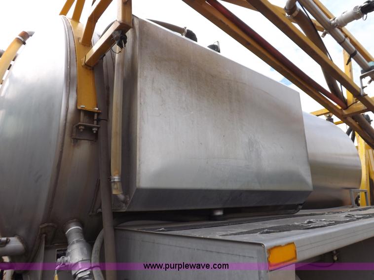 image for item H9137 1998 GMC C8500 applicator truck with Stahly sprayer