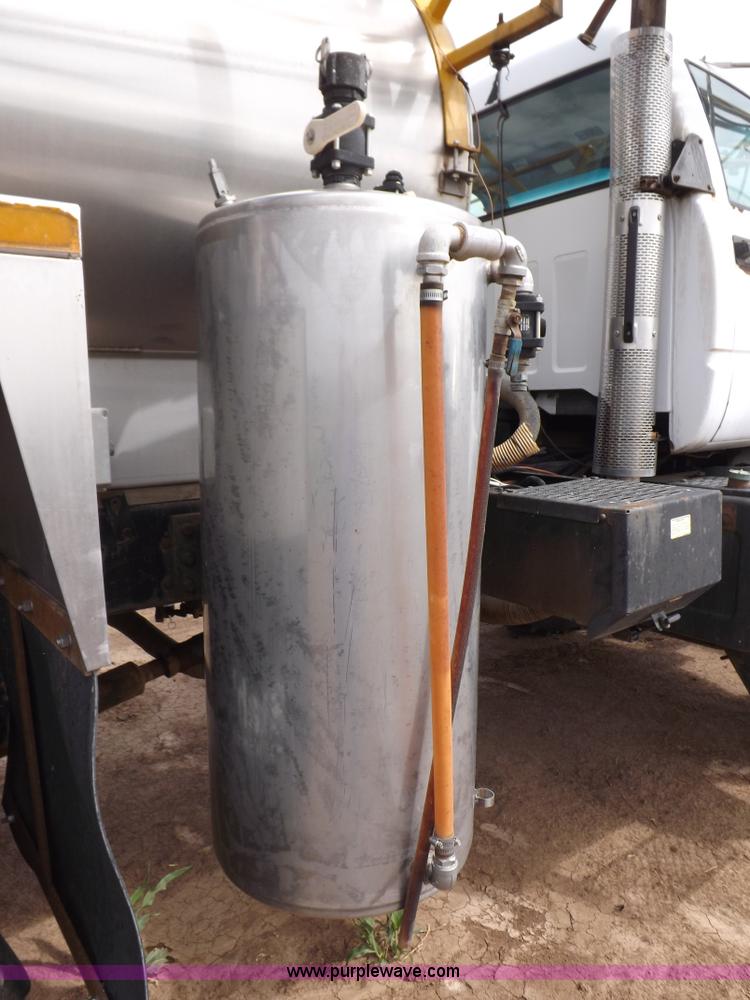 image for item H9137 1998 GMC C8500 applicator truck with Stahly sprayer