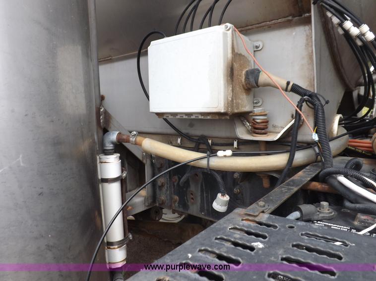 image for item H9137 1998 GMC C8500 applicator truck with Stahly sprayer