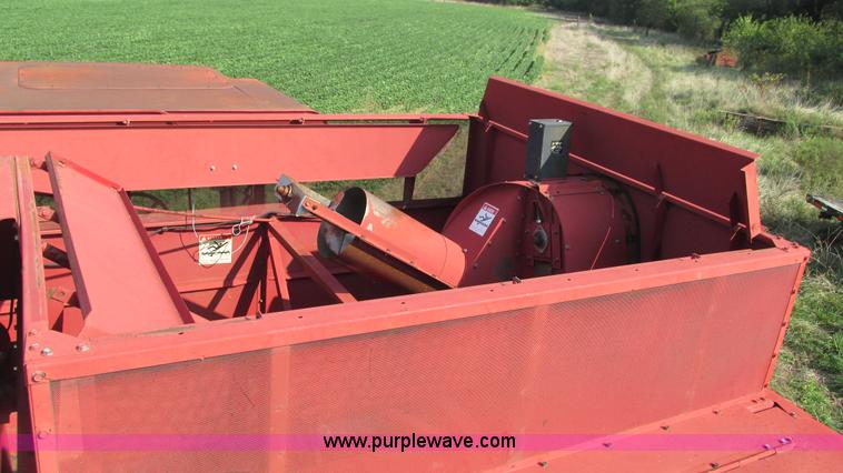 image for item I3237 1992 Case IH 1680 Axial Flow combine