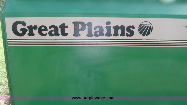 image for item I3239 Great Plains Solid Stand 14 grain drill