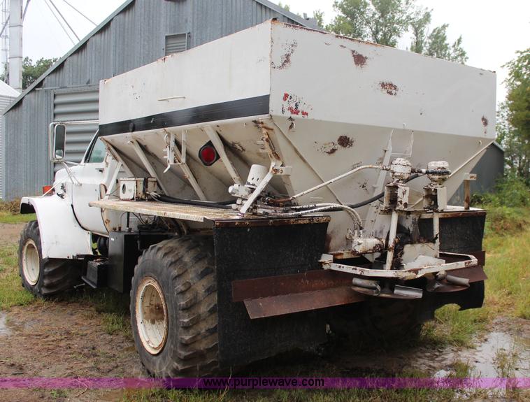 image for item I5852 1981 GMC Minijim fertilizer spreader truck