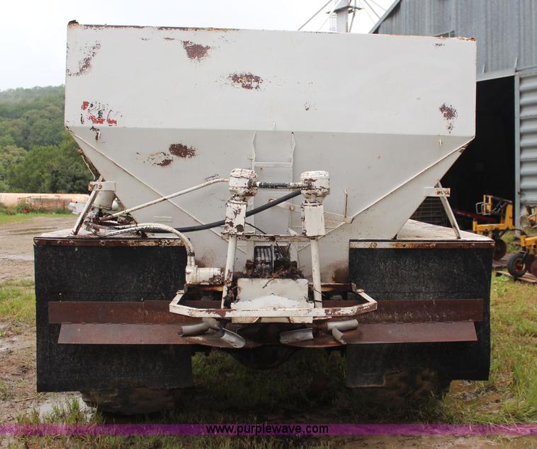 image for item I5852 1981 GMC Minijim fertilizer spreader truck