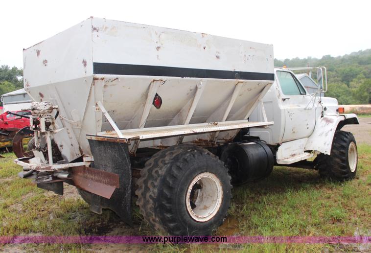 image for item I5852 1981 GMC Minijim fertilizer spreader truck