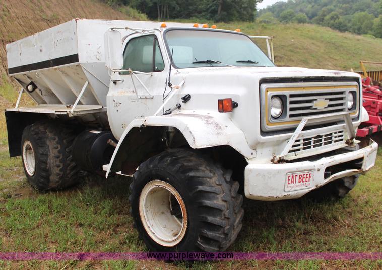 image for item I5852 1981 GMC Minijim fertilizer spreader truck