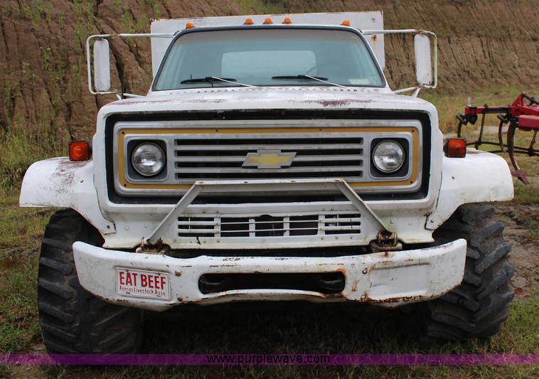 image for item I5852 1981 GMC Minijim fertilizer spreader truck