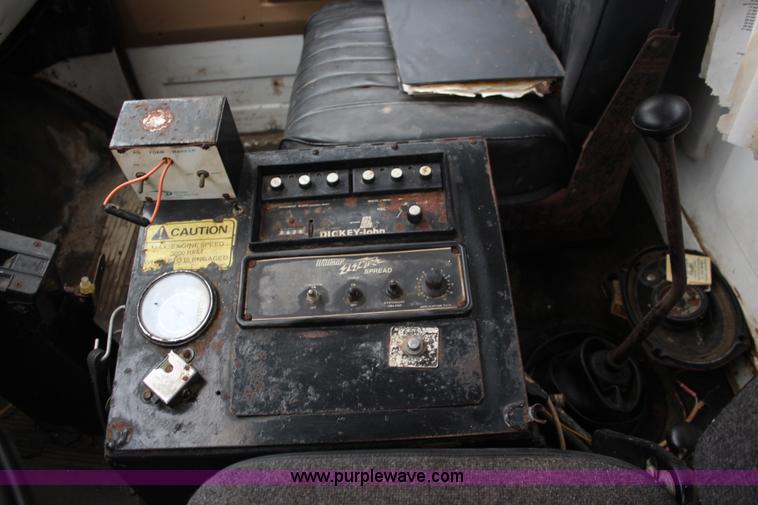 image for item I5852 1981 GMC Minijim fertilizer spreader truck