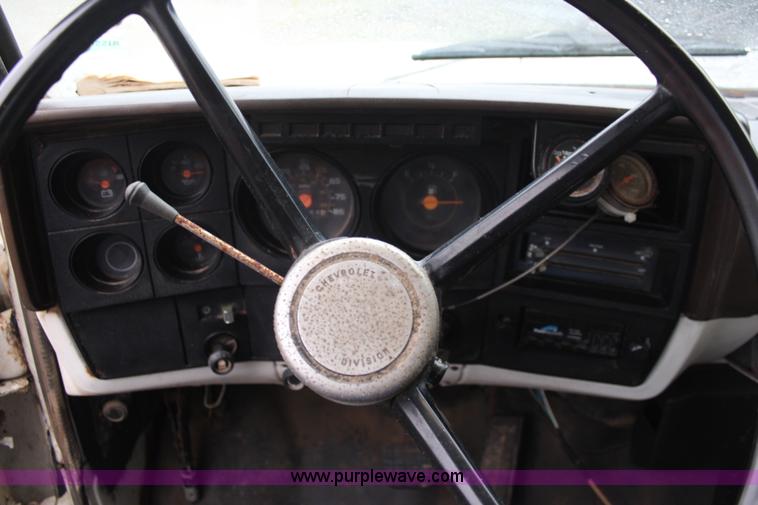 image for item I5852 1981 GMC Minijim fertilizer spreader truck