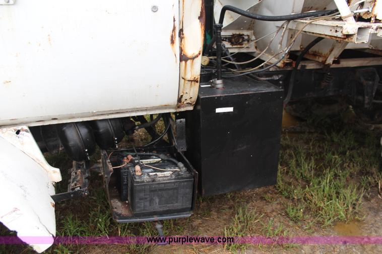 image for item I5852 1981 GMC Minijim fertilizer spreader truck