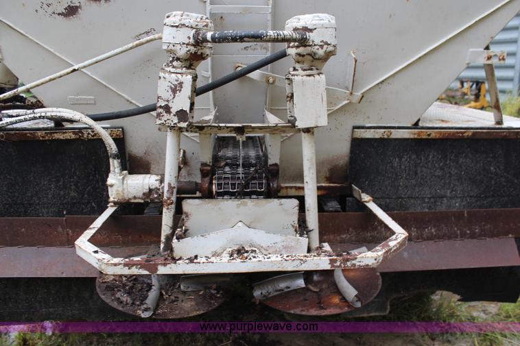 image for item I5852 1981 GMC Minijim fertilizer spreader truck