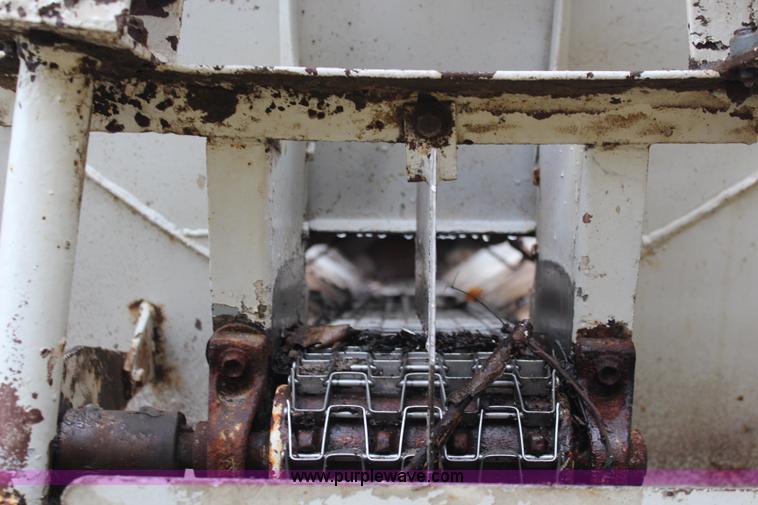 image for item I5852 1981 GMC Minijim fertilizer spreader truck