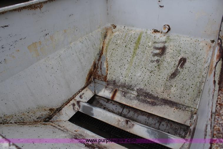 image for item I5852 1981 GMC Minijim fertilizer spreader truck