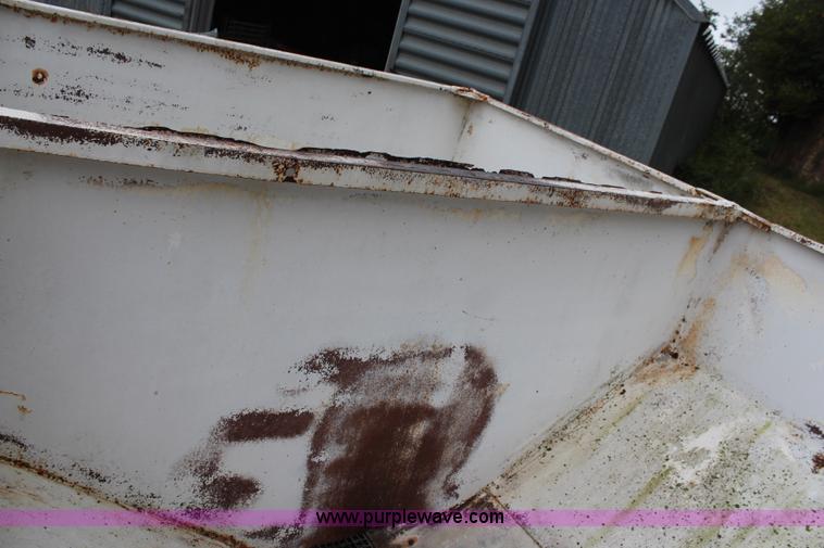 image for item I5852 1981 GMC Minijim fertilizer spreader truck