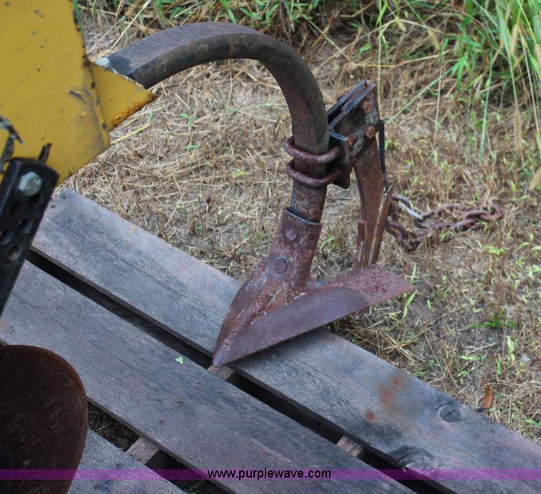 image for item I5854 1991 Landoll cultivator units