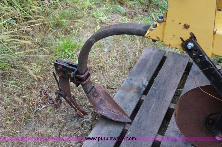 image for item I5854 1991 Landoll cultivator units
