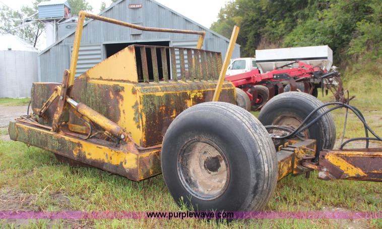 image for item I5854 1991 Landoll cultivator units