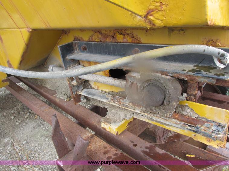 image for item I8953 Big A floater box