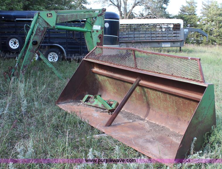 image for item J2033 John Deere 260 loader