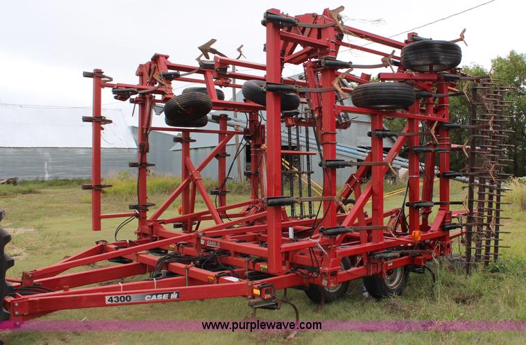 image for item J2039 Case IH 4300 field cultivator