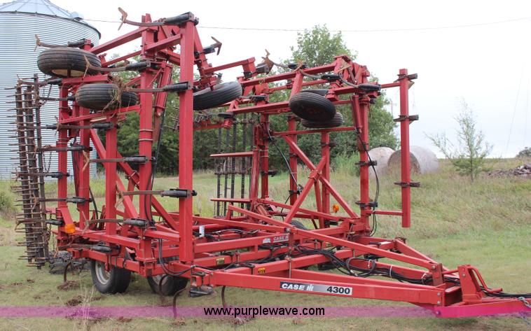 image for item J2039 Case IH 4300 field cultivator