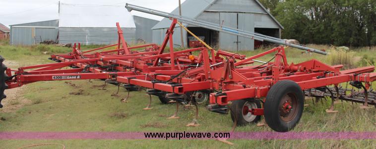 image for item J2039 Case IH 4300 field cultivator