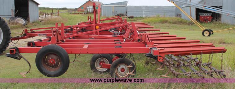 image for item J2039 Case IH 4300 field cultivator