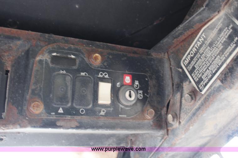 image for item J2042 1995 New Holland LX885 skid steer