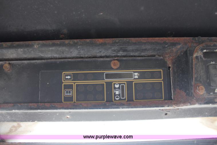 image for item J2042 1995 New Holland LX885 skid steer