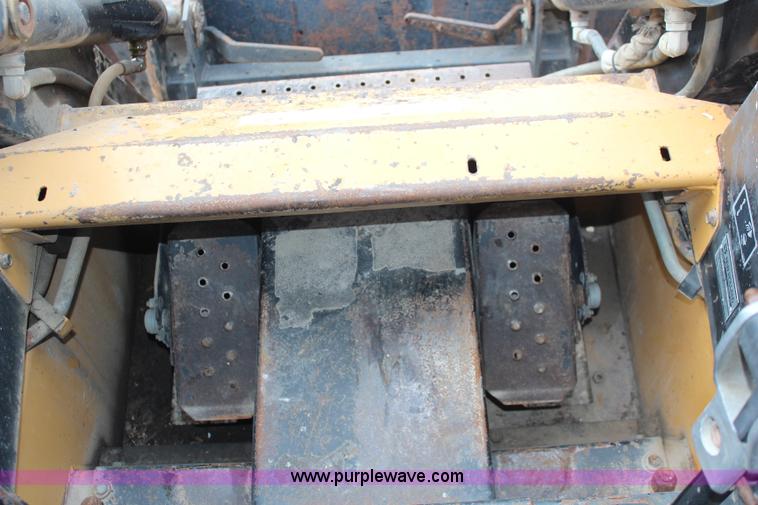 image for item J2042 1995 New Holland LX885 skid steer