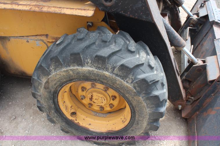 image for item J2042 1995 New Holland LX885 skid steer